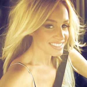 Meet your Posher, Carrie