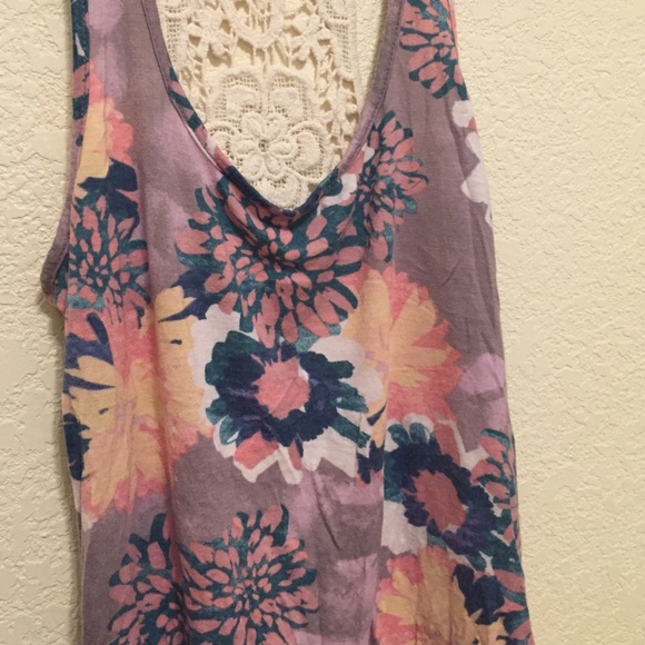 Floral Top - Picture 3 of 4