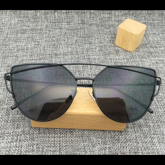 Cross Wire Cat Eye Sunglasses - Picture 2 of 4