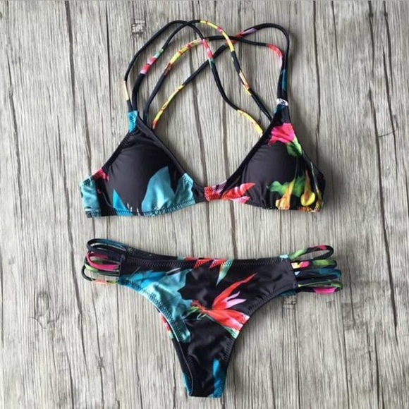 Black and floral bikini - Picture 2 of 2