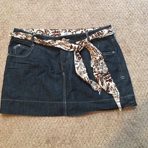 NWOT Denim skirt with removable fabric belt