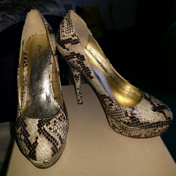 Zigi Soho shoes platform python pumps