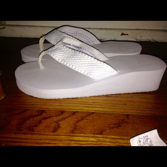 Sandals - Picture 1 of 3