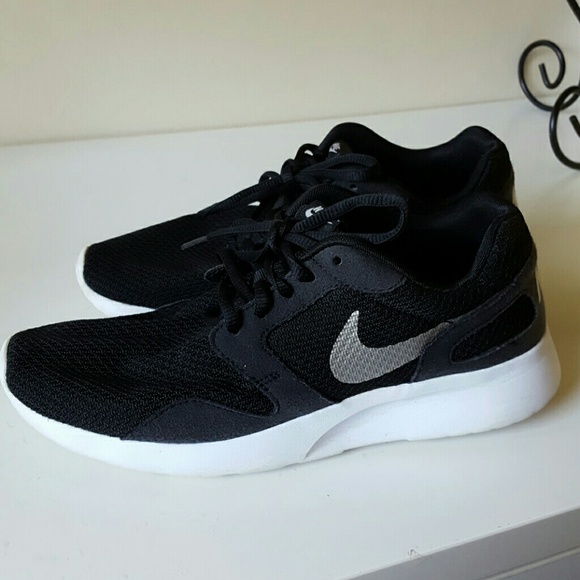 Nike Shoes - Womens Nike kaishi
