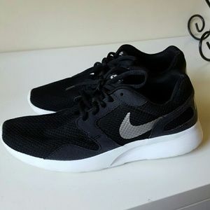 Womens Nike kaishi