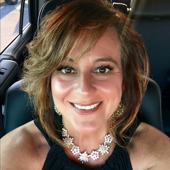 Meet your Posher, Deirdre - Picture 1 of 1