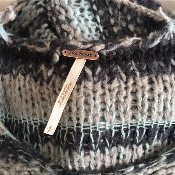 Cropped Sweater with Bell Sleeves - Picture 2 of 2