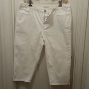 Jones New York Size 16 Soho Crop pants (white)