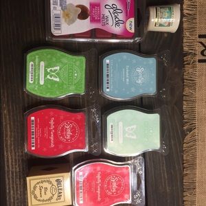 Lot of Scentsy and other candles/scents!