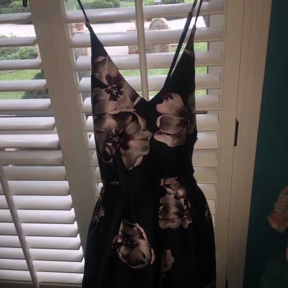Homecoming dress,lovely floral pattern. Size 6