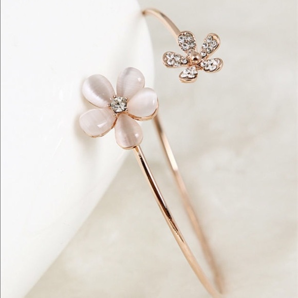 NEW✨Flower Crystal Gold Plate Adjustable Bracelet - Picture 4 of 4