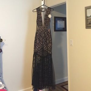 ✨FLASH SALE ✨ NWT Luxxel Lace Gown