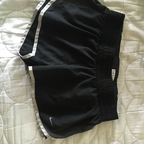 Black nike shorts size large