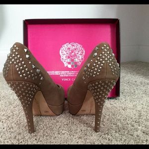 VInce Camuto Pumps !!!