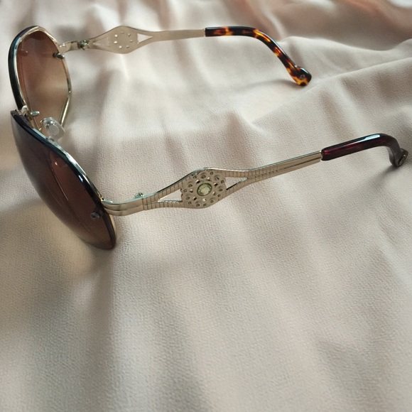Shades - Picture 2 of 4