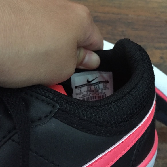 New nike sneaker - Picture 4 of 4