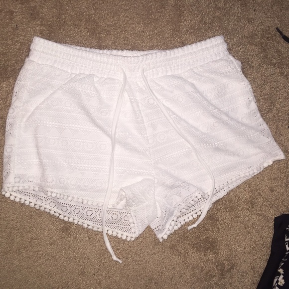 White pattern shorts😍 - Picture 2 of 4