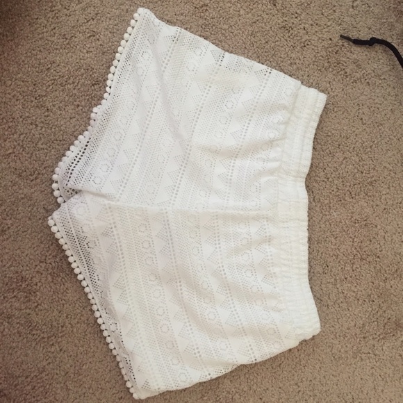 White pattern shorts😍 - Picture 3 of 4