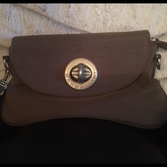 Baggallini wristlet brown