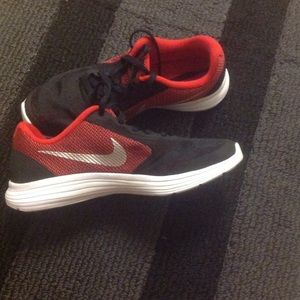 Nike boys running shoes (never worn)