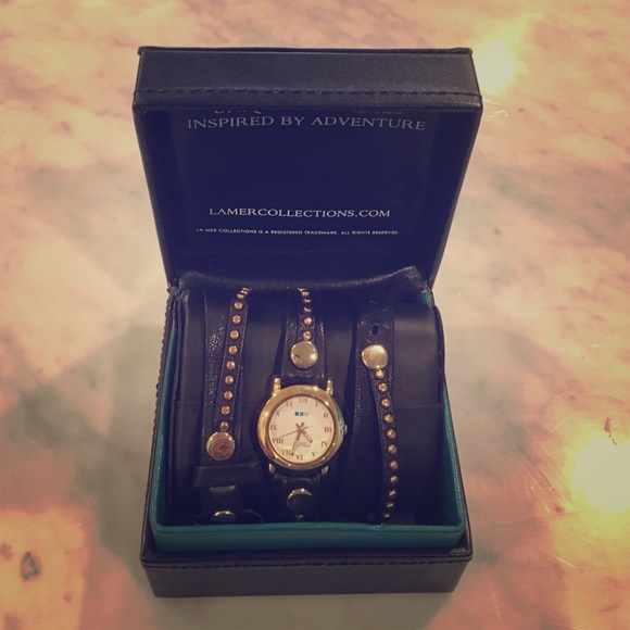 Navy La Mer wrap around watch