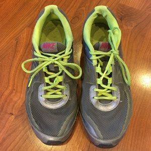 Nike Reax Run 7 shoes, green & gray size 9