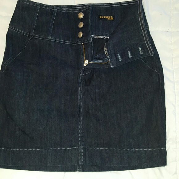 High waisted skirt