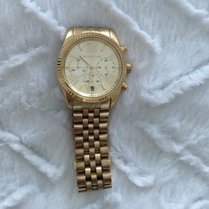 Micheal Kors watch (Gold)