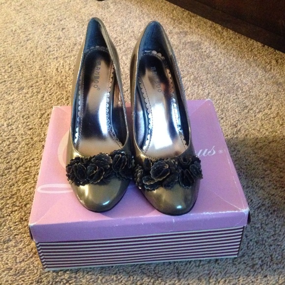 Tauppt wedge heels