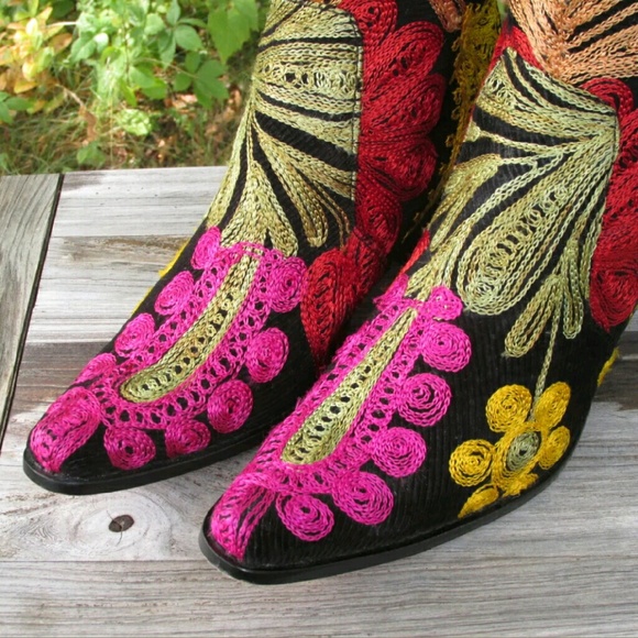 Velvet Road Vintage Embroidered Cowboy Boots - Picture 2 of 4