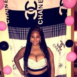 Meet your Posher, Chanel