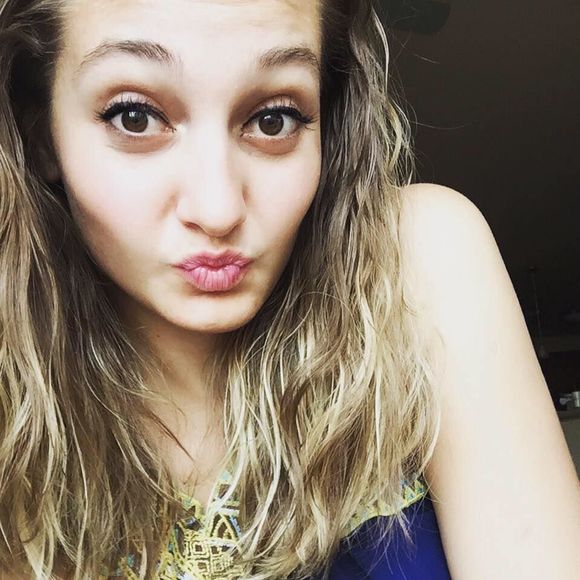 Meet your Posher, Courtney - Picture 1 of 1