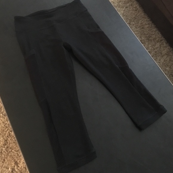 Fabletics crops with mesh calves!