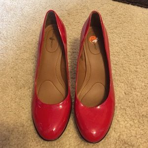 Jaclyn Smith Red Patent Pumps!!!