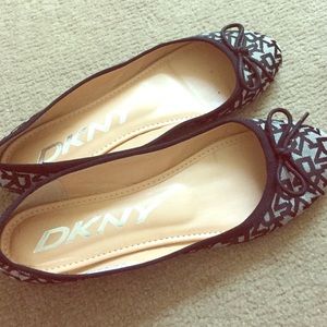 DKNY flats