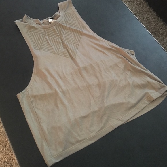 Lululemon tank ADORABLE