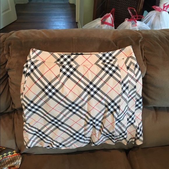 Burberry golf skirt
