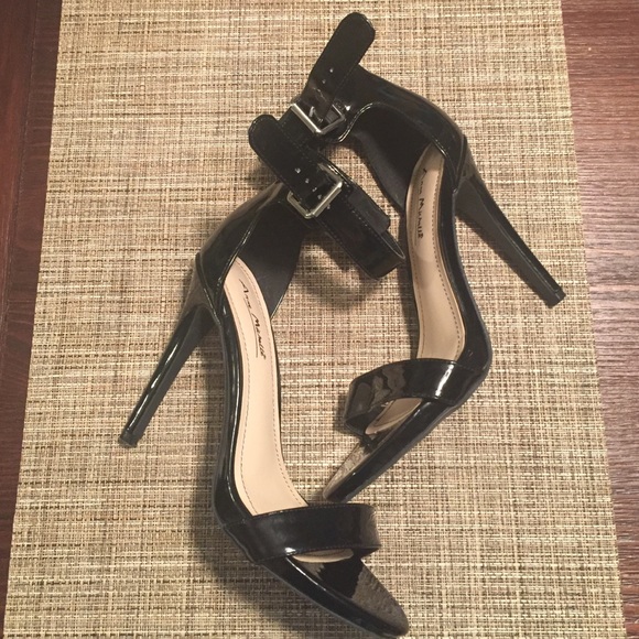Black chic high heels 👠