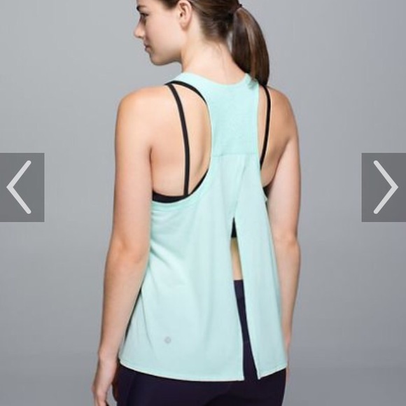 Lululemon clip in tank. 4 - Picture 2 of 4