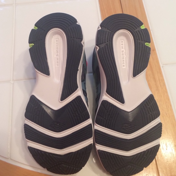 Boys new balance tennis shoes BNIB - Picture 3 of 3