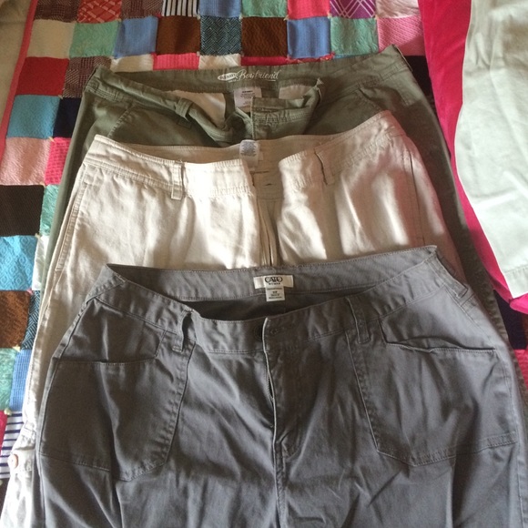 Lot of 3 Capris - Picture 1 of 1