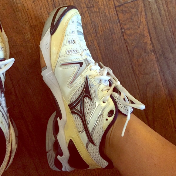 Mizuno Wave Lightning 7! Size 8 wm