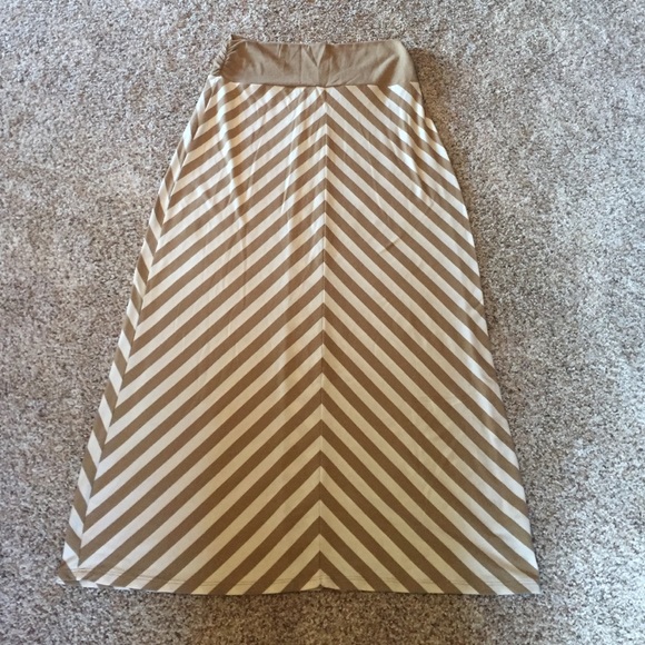 Chevron maxi skirt - Picture 1 of 2