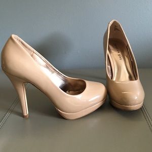 Women's nude heels size 8