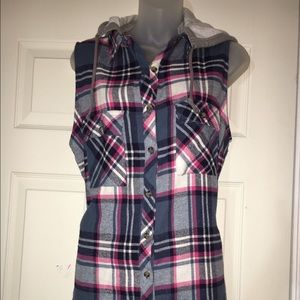 Flannel sleeveless shirt with hoody