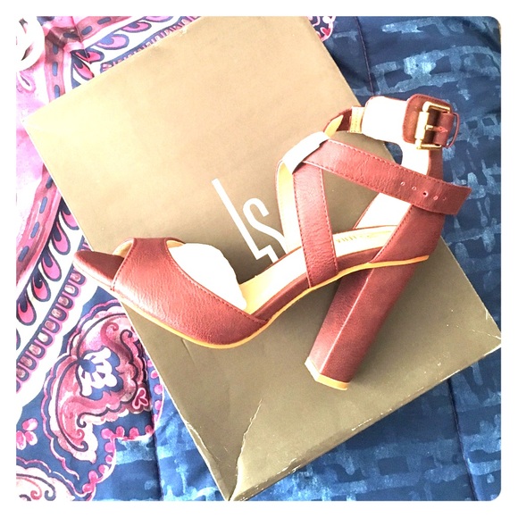 🆕 Criss Cross Strap Heels