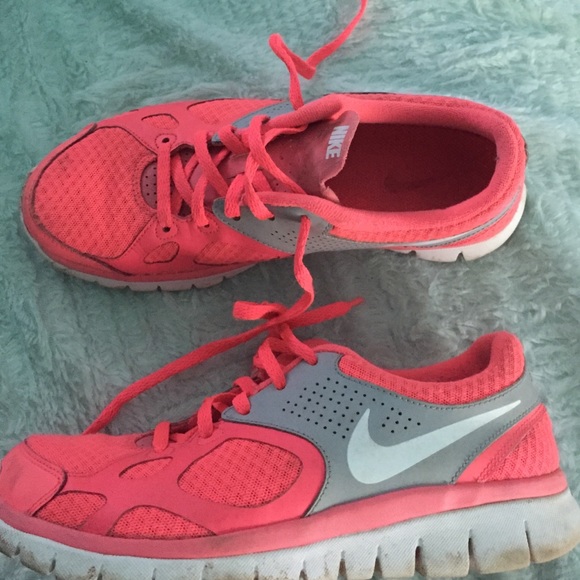 Pink nike flex