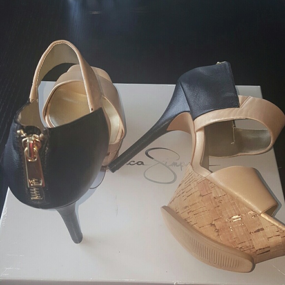 Jessica  Simpson pearlized sand and black size 8.5 - Picture 3 of 4