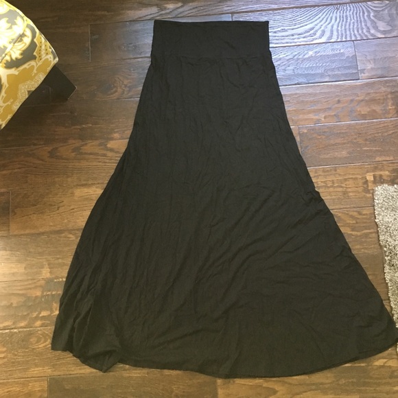 Long black maxi skirt