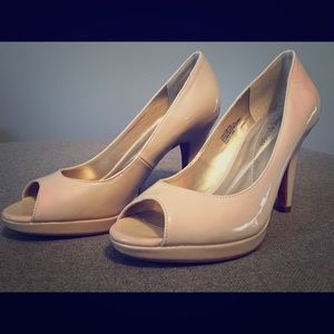 Nude high heeled shoes